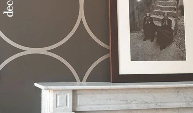 Paredes decoradas con motivos geométricos