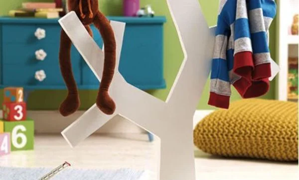 Perchero con forma de árbol para la habitación de los niños