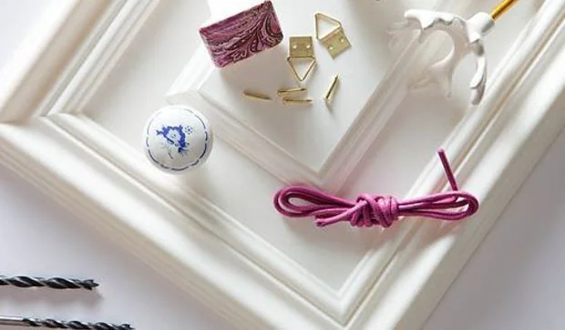 Perchero con pomos para colgar collares