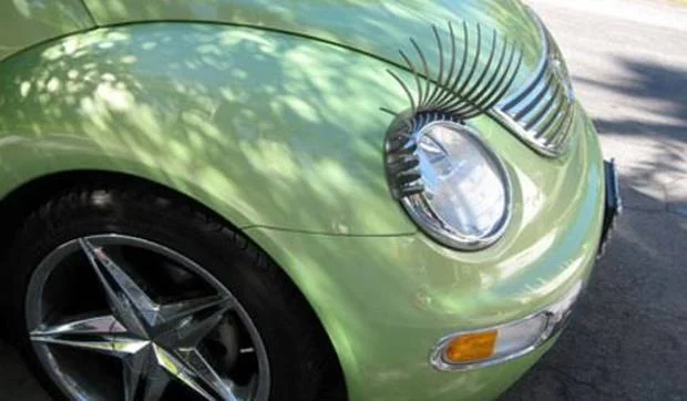 Pestañas largas y definidas para tu coche