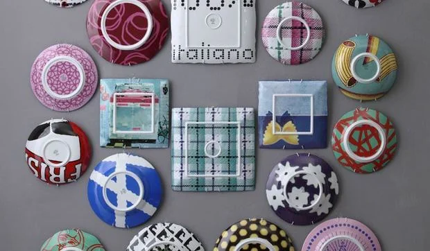 Platos decorados por la parte de atrás