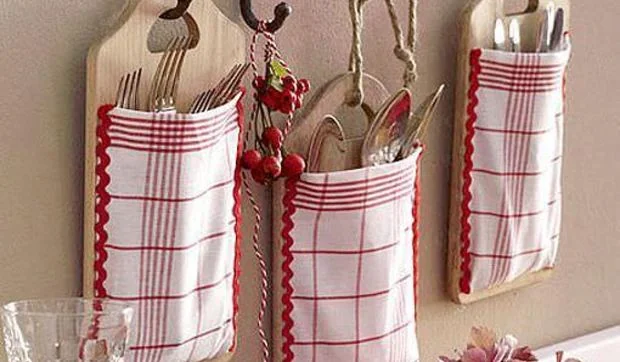 Porta cubiertos hecho a mano con paños de cocina