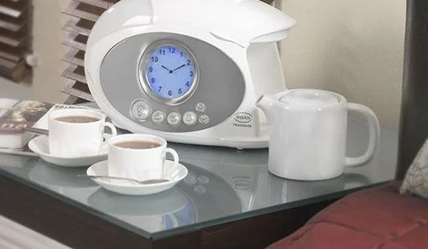 Reloj, despertador y tetera