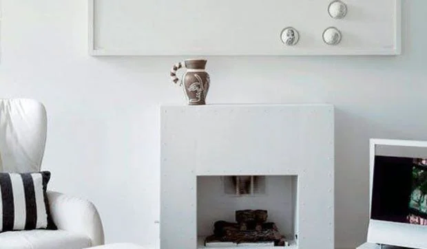 Salón decorado en blanco