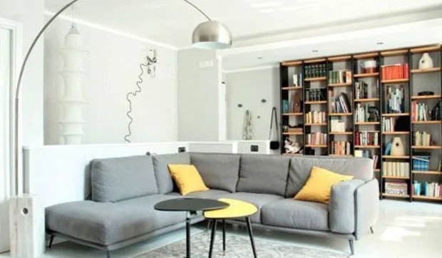 Salón en gris y amarillo: una mezcla serena y equilibrada