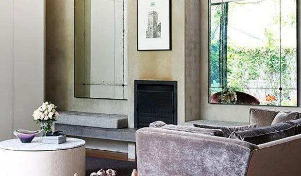 Salón sobrio y elegante con una acertada combianción de estilos