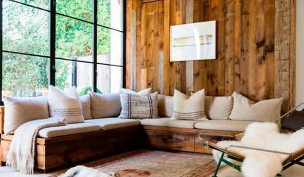Salones rústicos modernos en blanco y madera