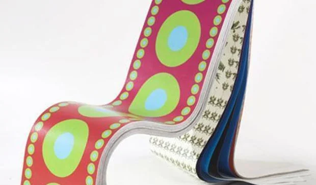 Silla de papeles pintados