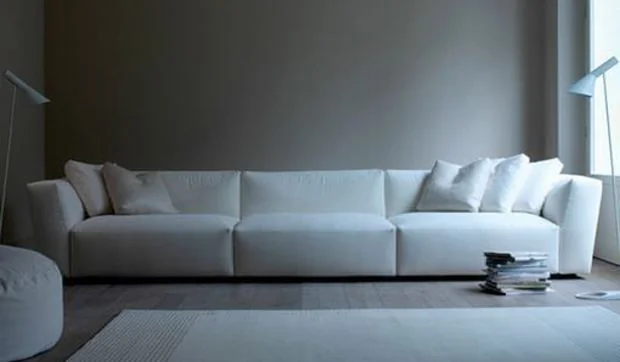 Sofá blanco, sofá negro...