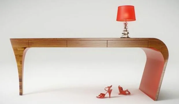 Stiletto, un escritorio de diseño con un tacón de vértigo
