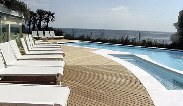 Suelos de exterior para porches y terrazas: las soluciones más in