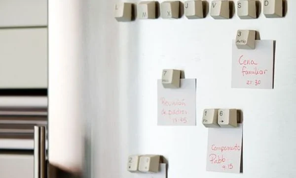 Teclas de ordenador como imanes