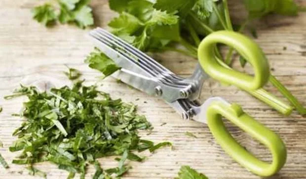 Tijeras multicorte o picador de hierbas, tú eliges