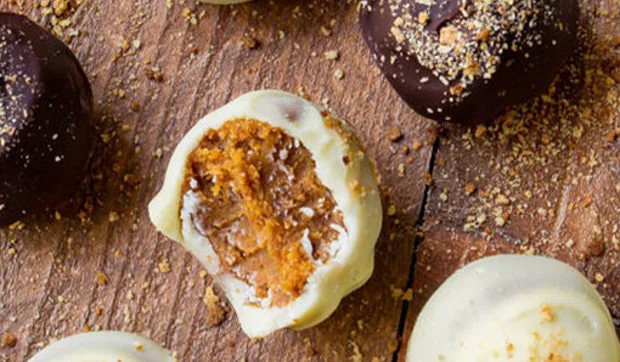 Trufas de calabaza en blanco y negro para endulzar las fiestas