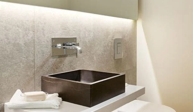 Aseo de invitados pequeño y bien decorado