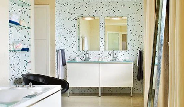 Un baño decorado con gresite