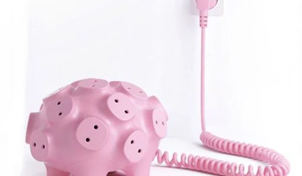 Cerdito rosa con muchos morros para conectarse