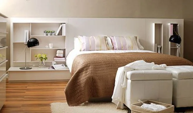 Un dormitorio blanco y radiante