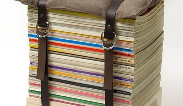 Un puf que sirve de revistero... ¿o es al revés?