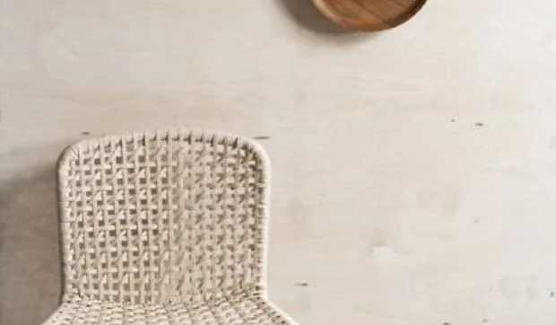 Un reloj de diseño en un trix