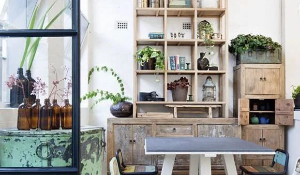 Restaurante chino decorado con piezas de estética industrial y étnica