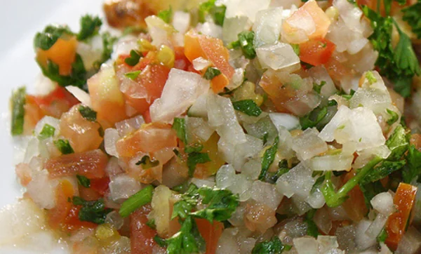 Un riquísimo pebre chileno como aperitivo