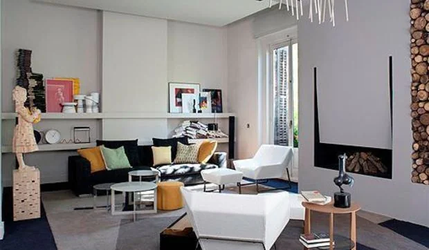 Un salón con cocina de diseño moderno