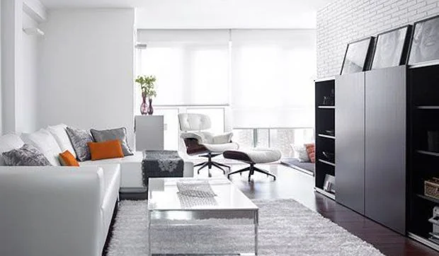 Salón decorado en blanco