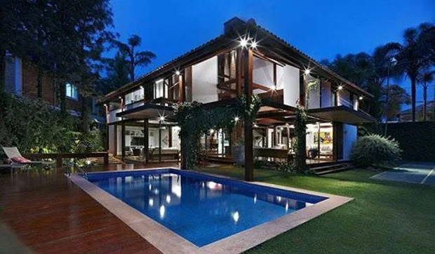 Una casa con piscina en Brasil