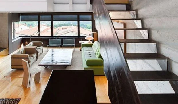 Una casa en cuatro alturas. ¡Enterita!