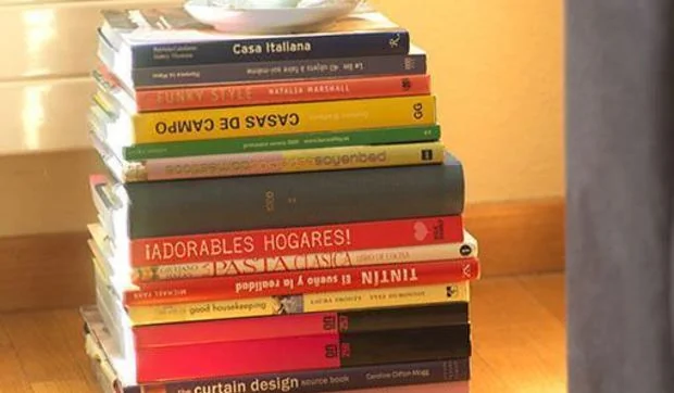 Una mesa auxiliar en un trix