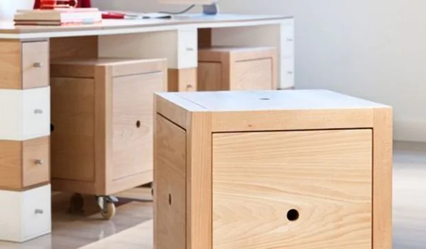 Una mesa con diseño multifuncional 