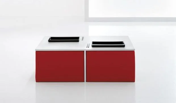 Mesa de centro con asientos incorporados