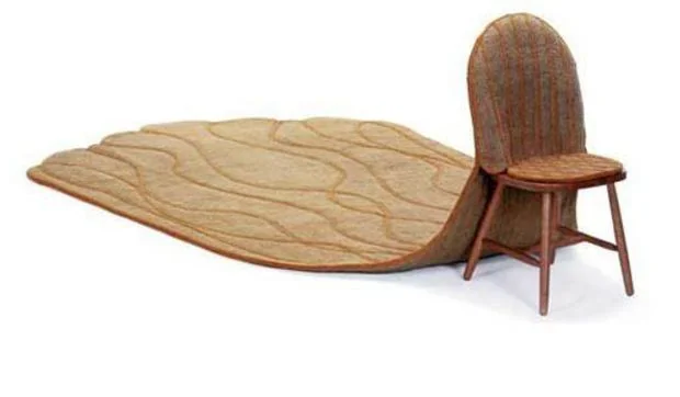 Una silla que trae cola