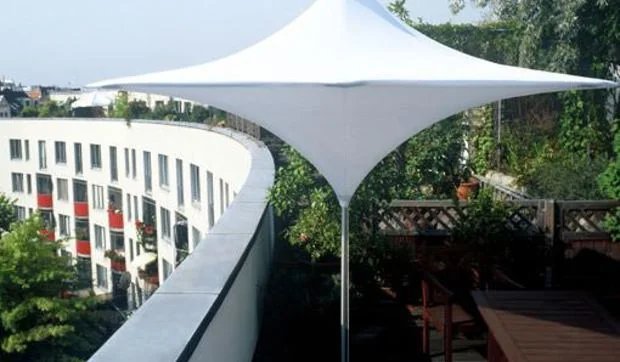 Una sombrilla con iluminación integrada