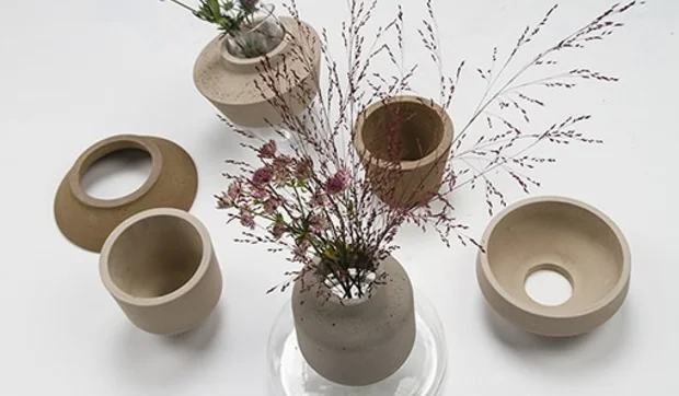 Unos originales y conceptuales jarrones de arena