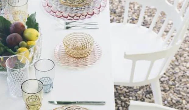 Patricia Urquiola diseña una vajilla inspirada en el dulce de gelatina