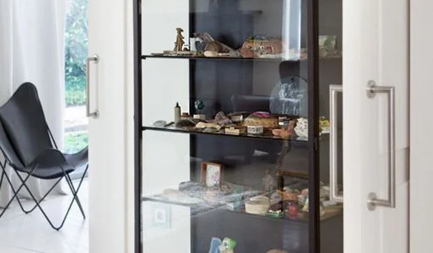 Vitrina metálica para guardar recuerdos